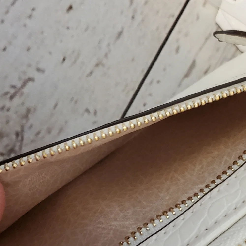 Time and Tru women's recycled materials wallet white